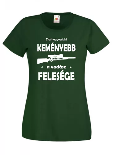 Csak egyvalaki keményebb a vadásznál női póló