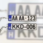 Rendszám kulcstartó egyedi szöveggel