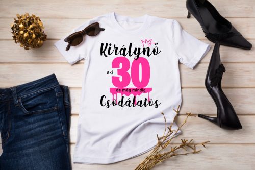 Királynő, de még mindig csodálatos szülinapi női póló