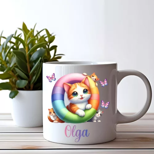 Monogramos cicás bögre – egyedi névvel és színes mintával